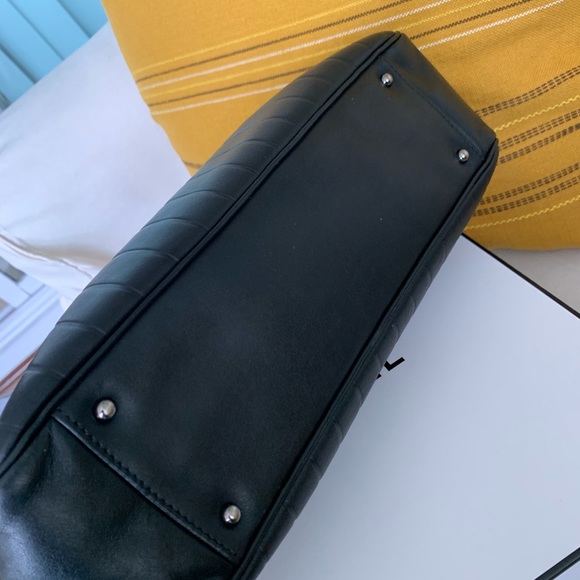Chanel bag Authentic - Picture 6 of 13